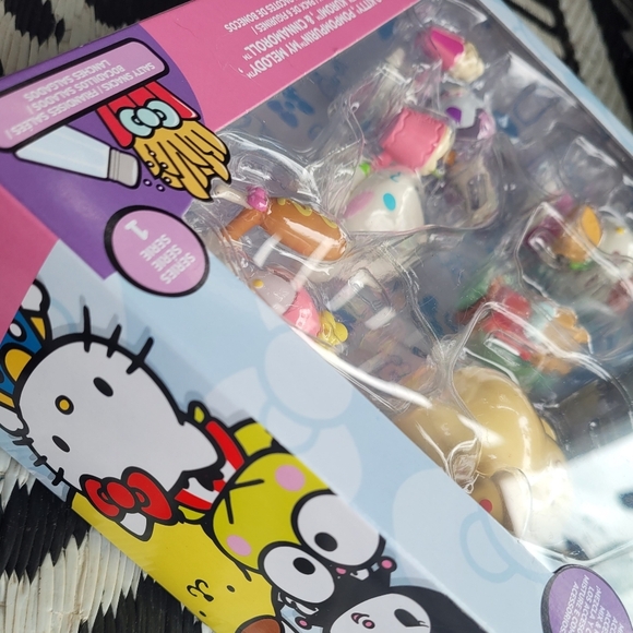 Salty Snacks Hello Kitty and Friends 6 Figurine Set - Brand New Collectors - Picture 4 of 10
